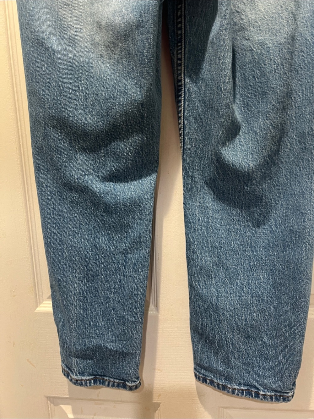 Women’s Straight-Leg Jeans in Medium Blue Wash - Picture 13 of 14